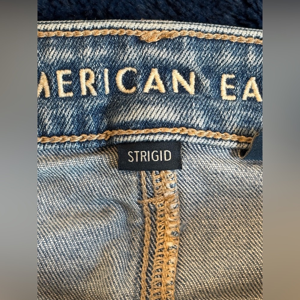 American Eagle Outfitters High Rise Distressed Blue Jeans - Picture 4 of 6